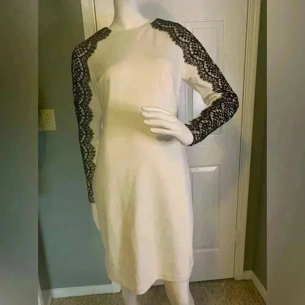 Phoebe Couture Sz 4Long Sleeve Round Neck Knee Length Dress. G15